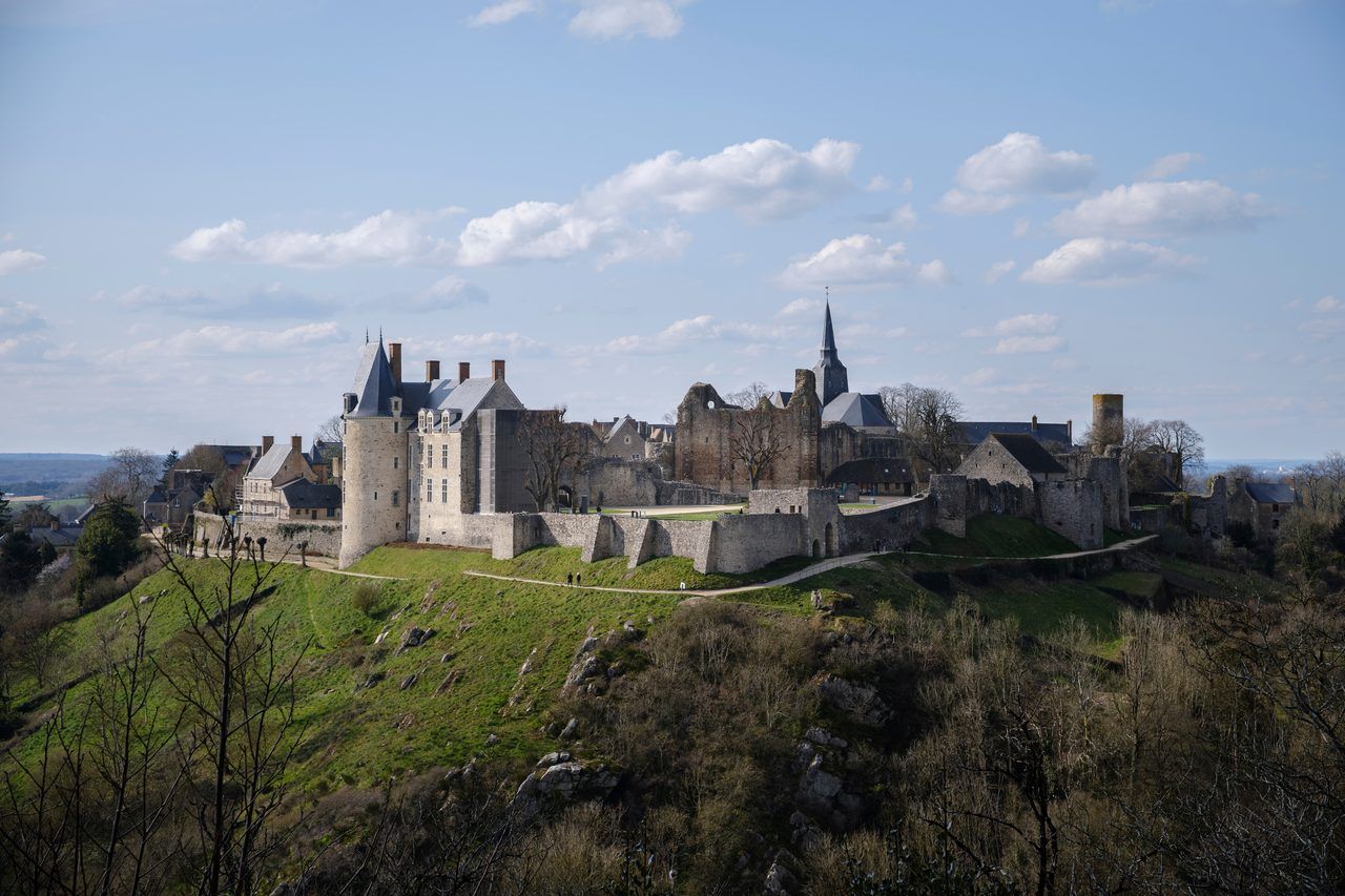Château de Sainte-Suzanne