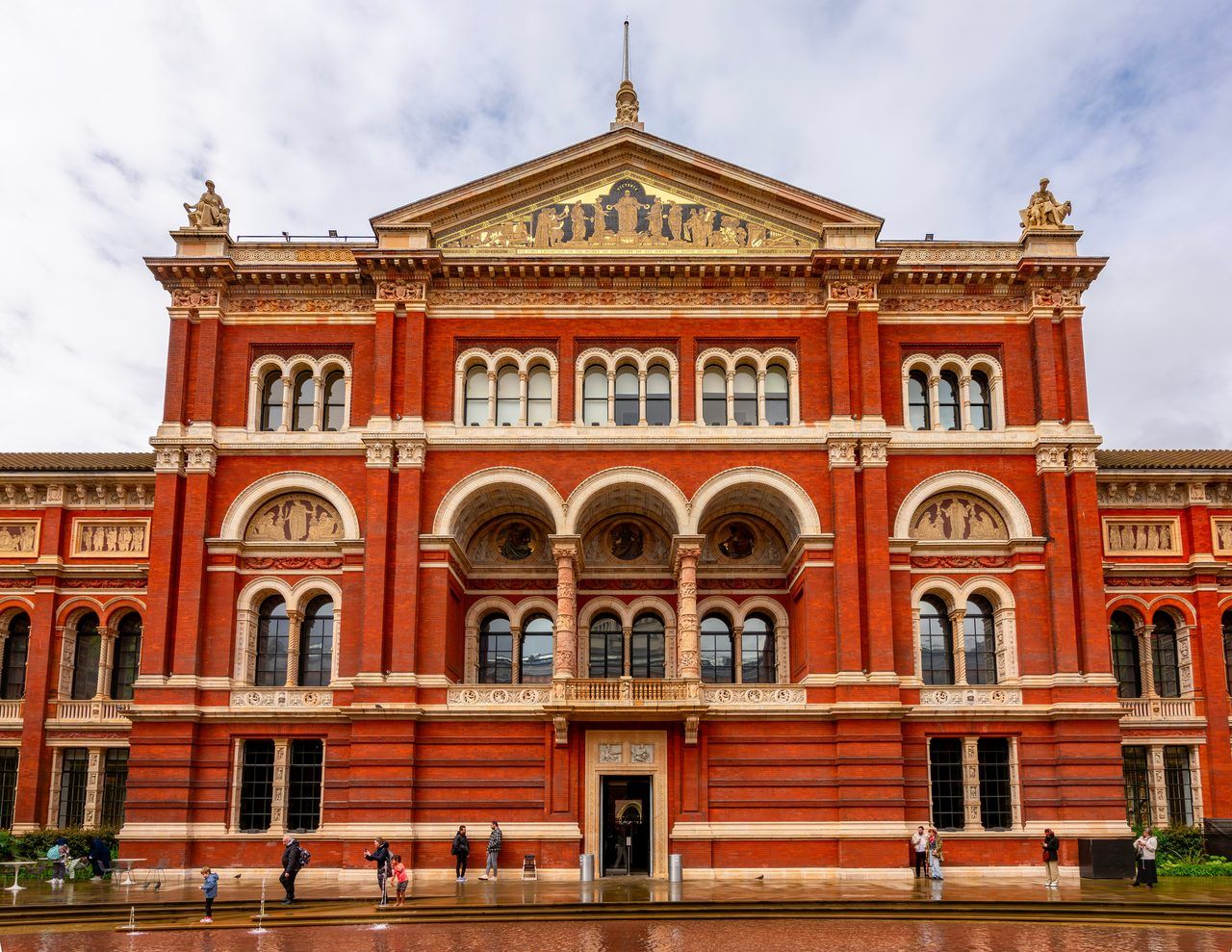 Victoria and Albert Museum