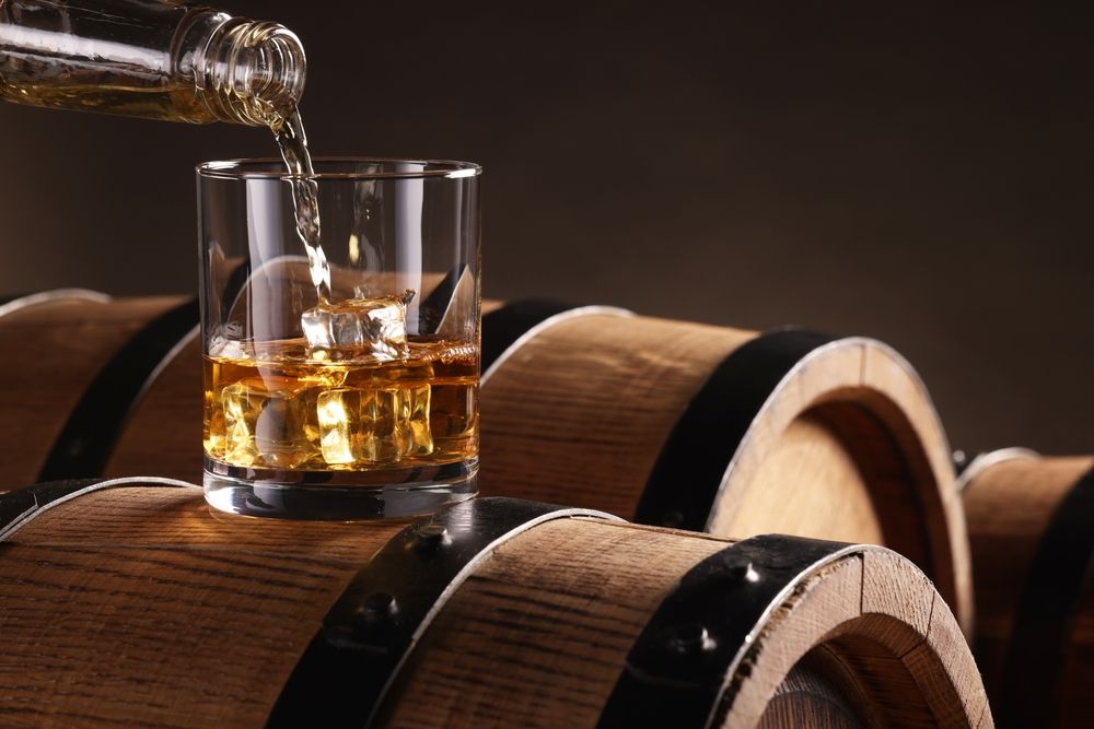 verre-whisky-sur-tonneau