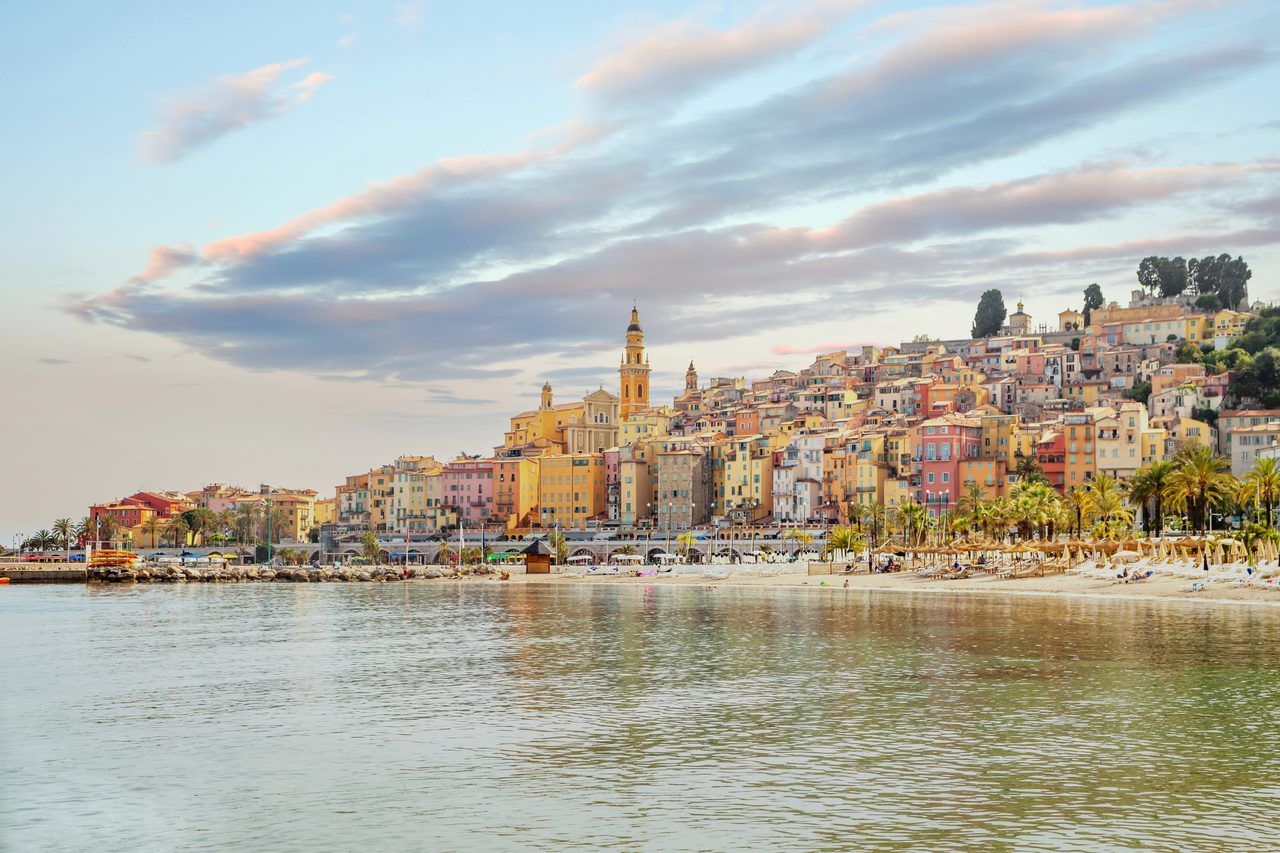 Les 8 plages de Menton : le guide complet pour choisir la vôtre en 2026