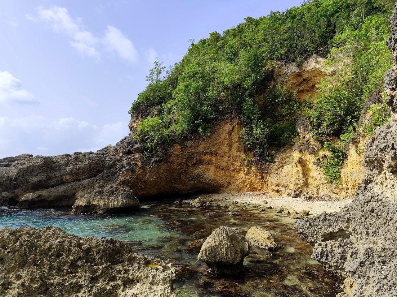 Anse secrète falaise