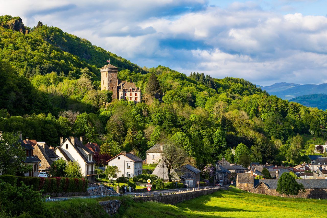 Les plus beaux villages du Cantal à découvrir en 2026