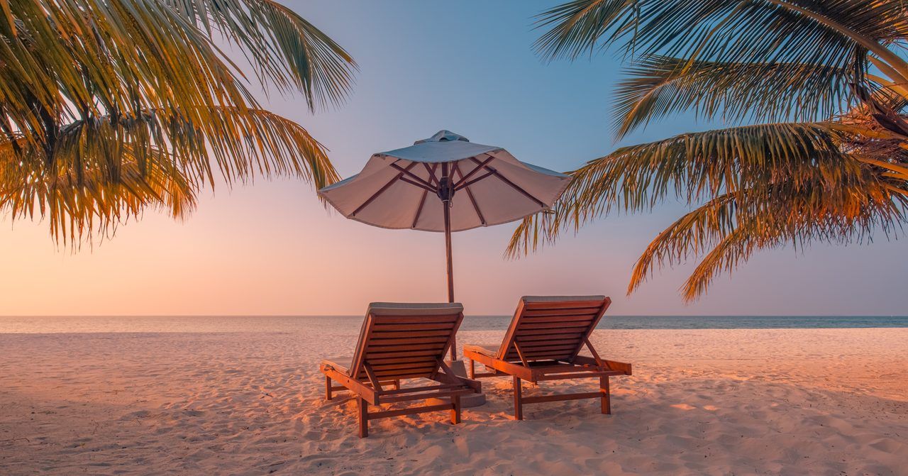 plage tropicale transats