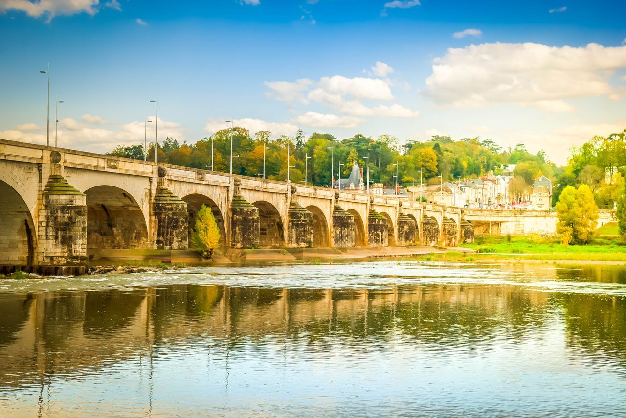 Pont Wilson Tours