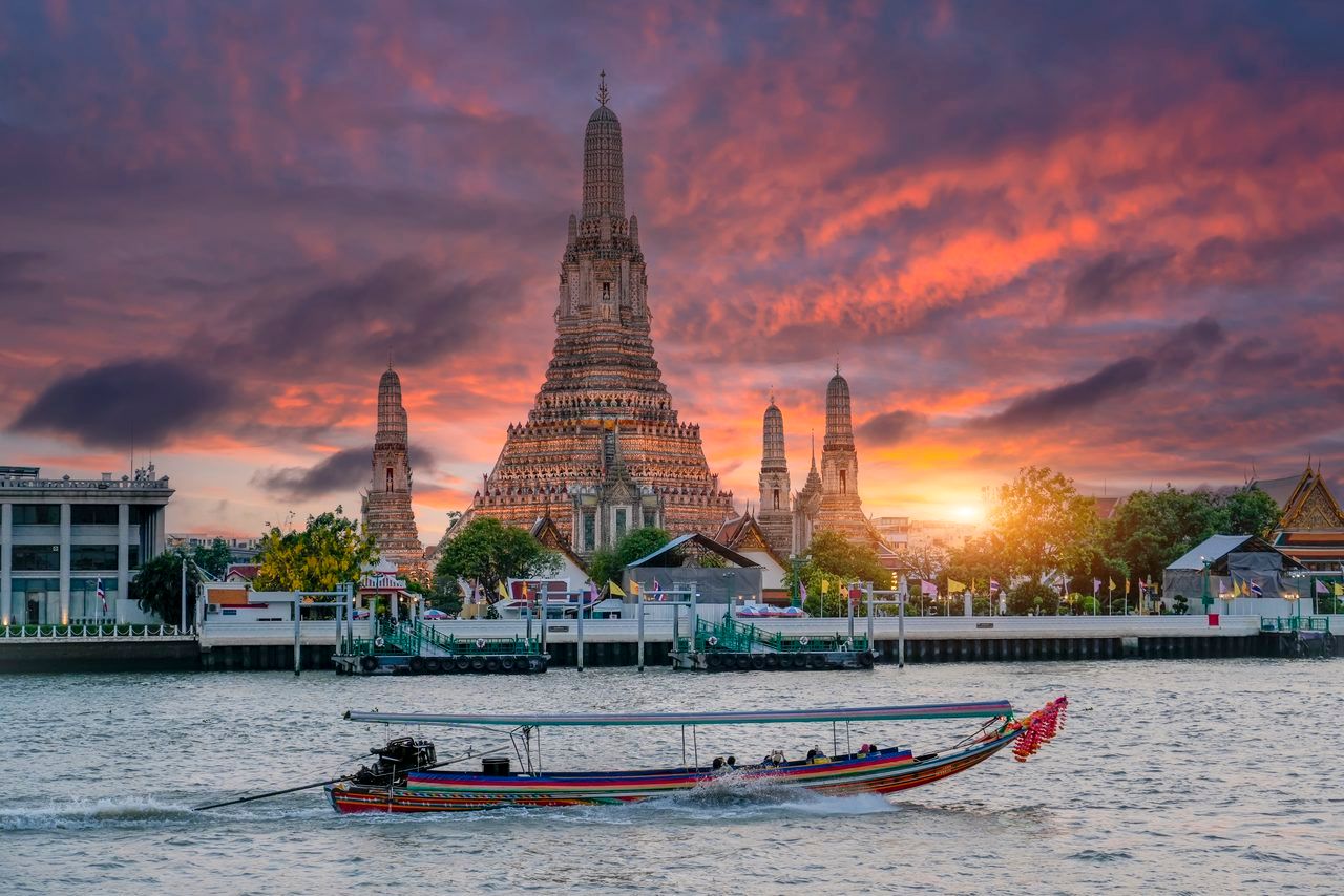 Chao Phraya long-tail boat