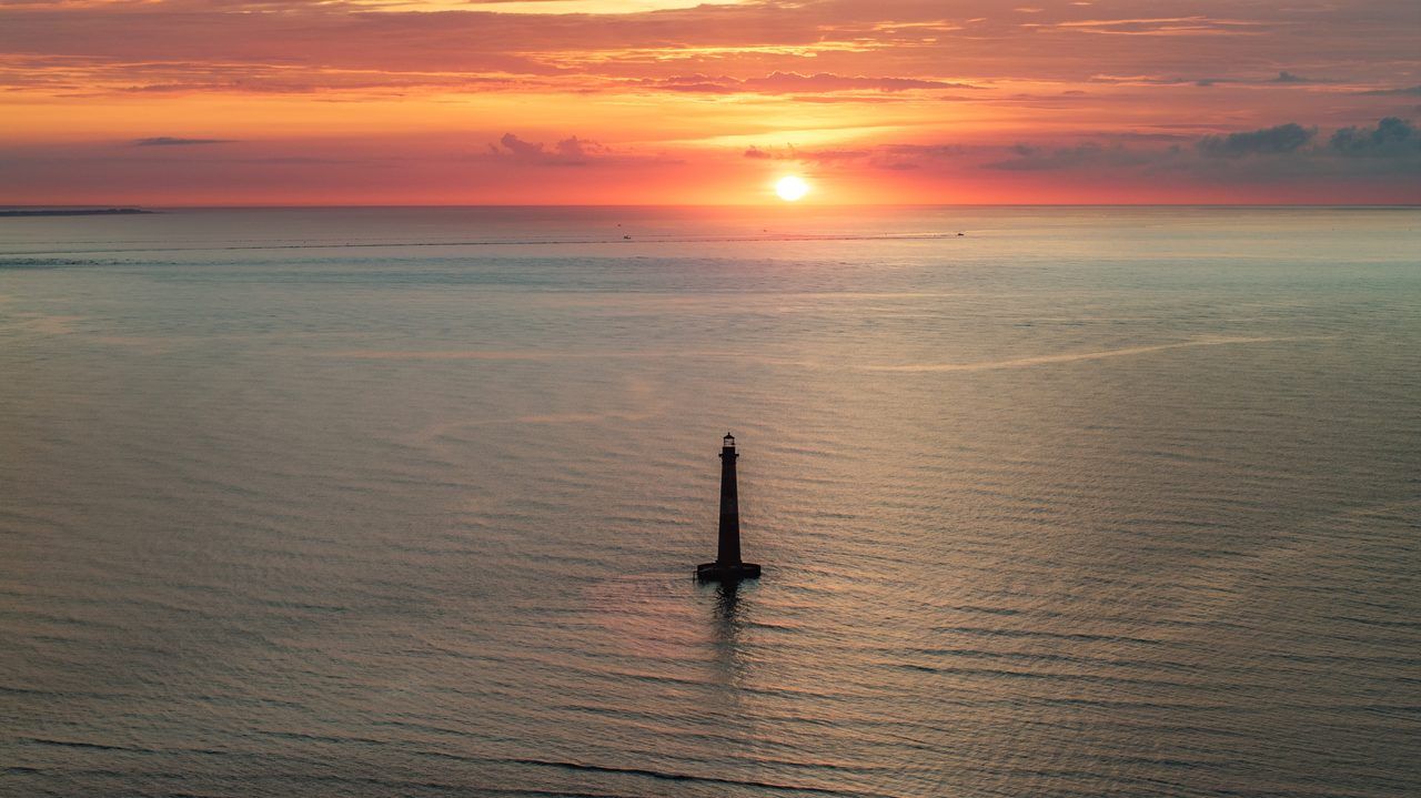 île Pâtiras phare