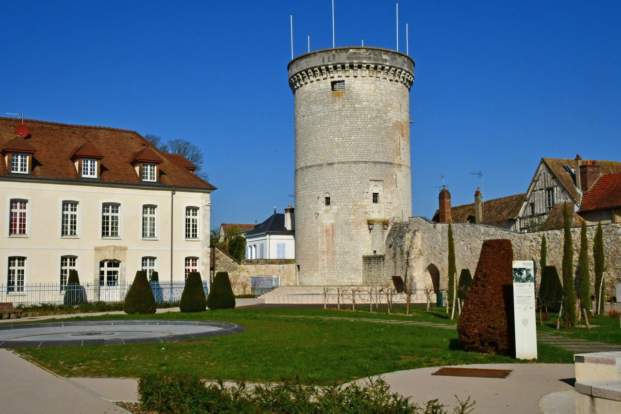 Tour des Archives Vernon