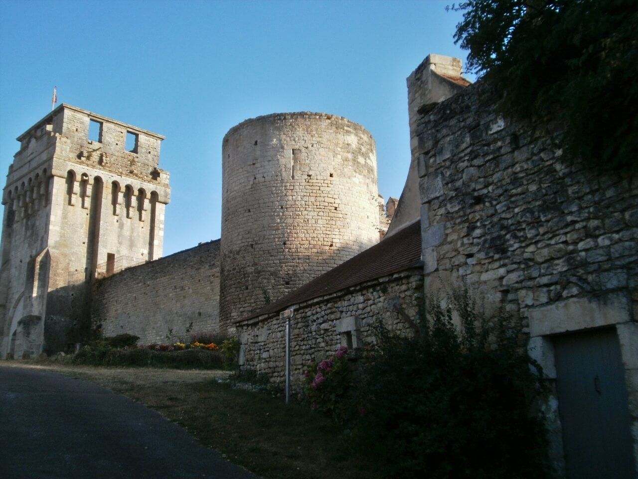 Château de Druyes-les-Belles-Fontaines