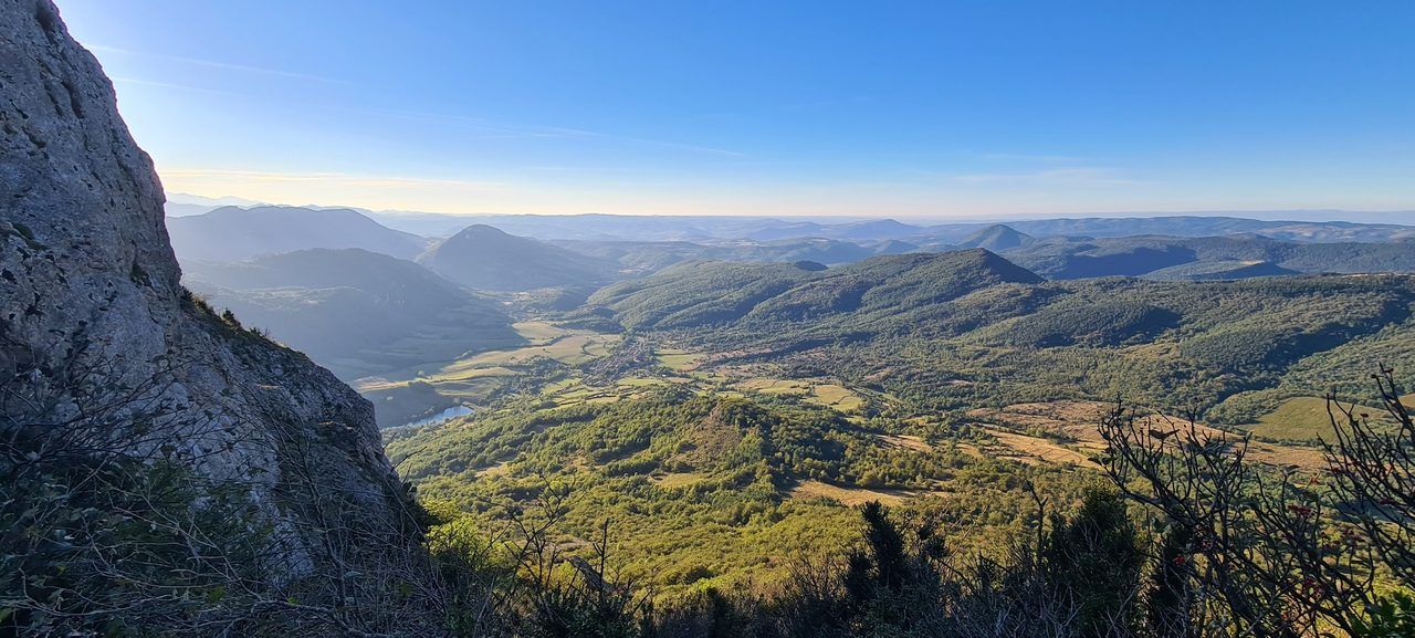 Randonnée autour de Carcassonne : le guide 2026 de la Montagne Noire aux Corbières