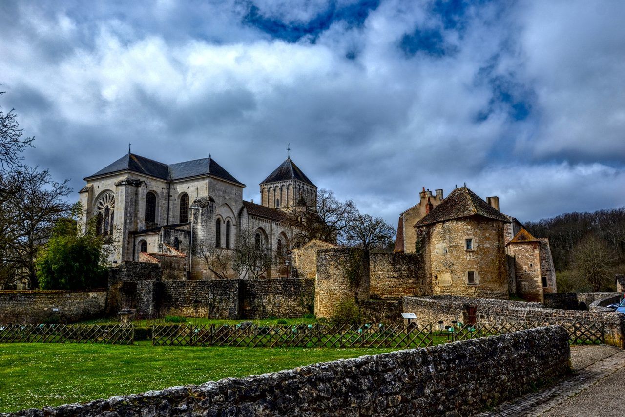 Abbaye Saint-Junien Nouaillé-Maupertuis