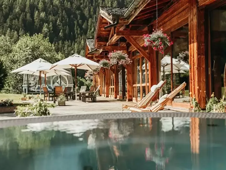 hotel grand montets exterior