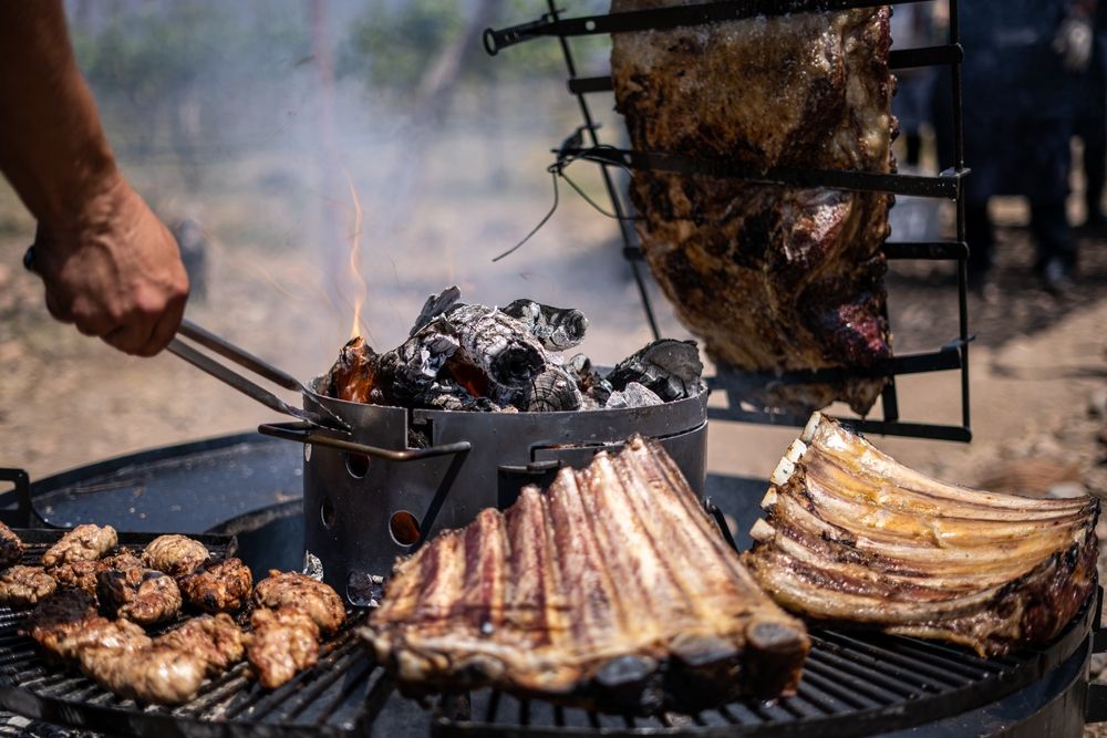 Traditional,Argentine,Ribs,Grilled,With,Charcoal,And,Fire
