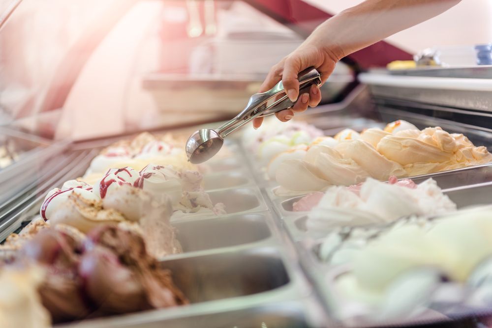 Woman,Serving,Ice,Cream,In,Confectionery,Shop