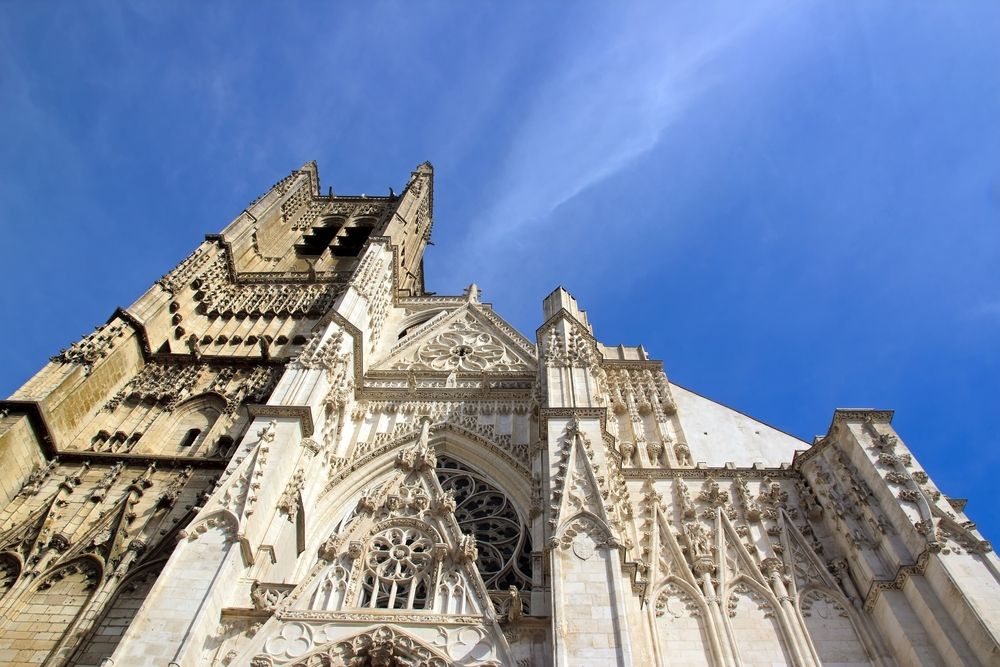 Cathedral,St,Etienne,,Auxerre,France,,Perspective,Towards,The,Sky