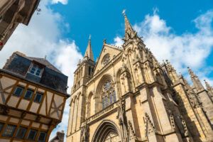 Vannes,Coastal,Medieval,Town,,Traditional,Houses,Next,To,St.,Peter's
