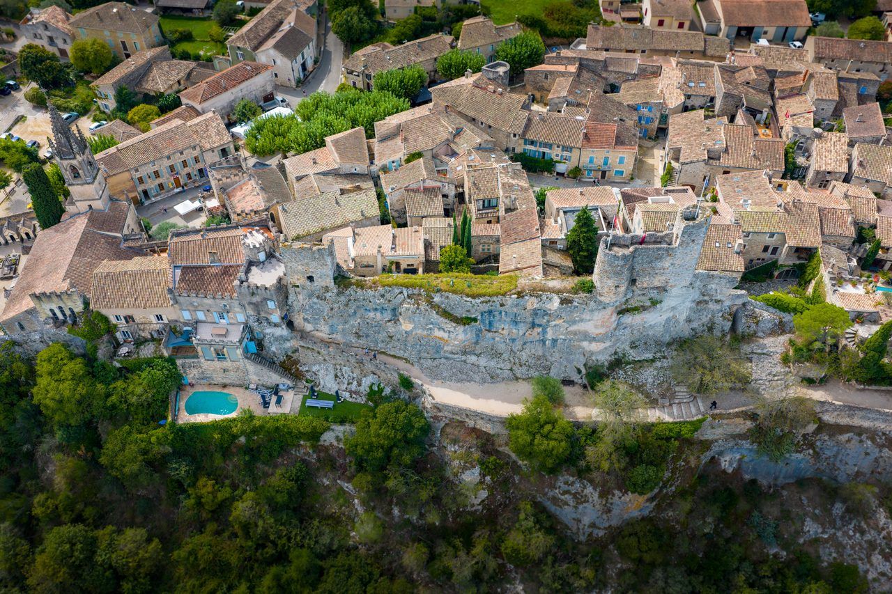 Visiter Aiguèze en 2026 : le village qui surplombe les gorges de l'Ardèche