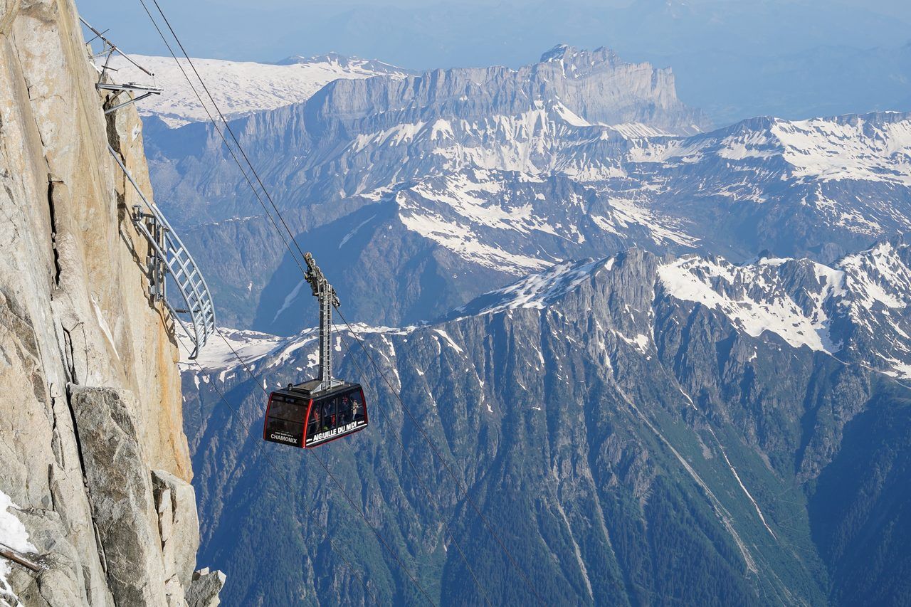 Visiter l'Aiguille du Midi en 2026 : le guide complet du sommet le plus vertigineux des Alpes
