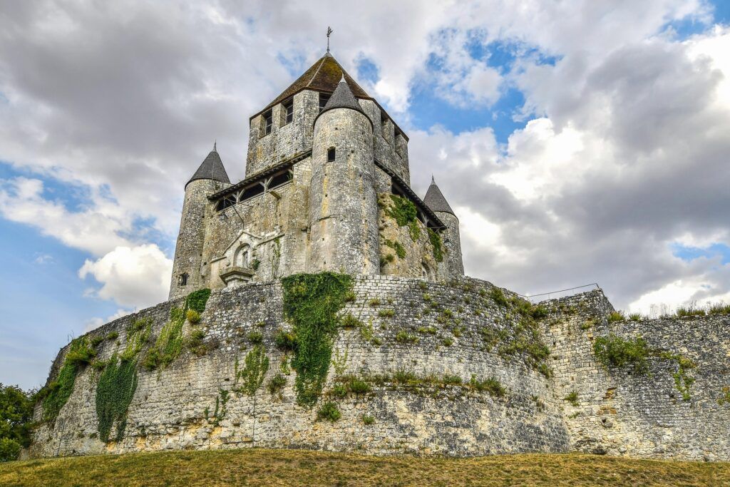 tour cesar provins