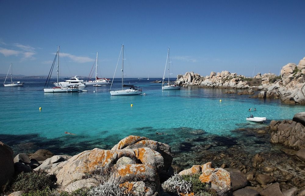 boat-lavezzi-island