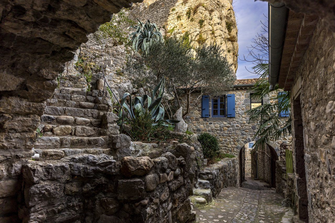 Ruelles vieux village Labeaume