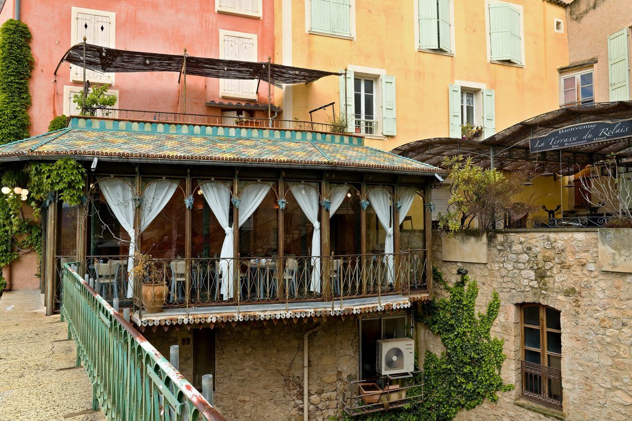 restaurant terrasse village provençal