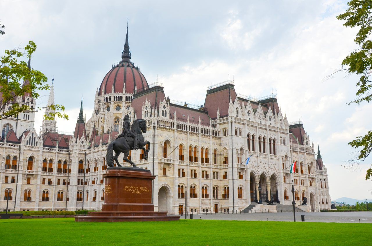 Place Kossuth Budapest