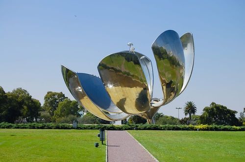 Floralis Generica