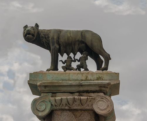 Statue de la Louve