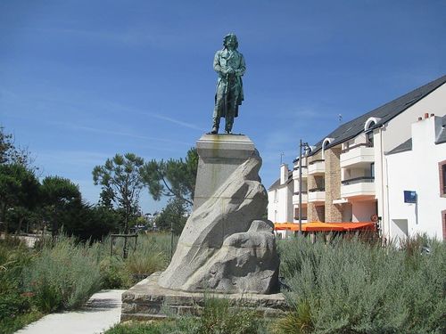 Statue of General Hoche  