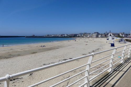 From the Beach to Seawater Therapy  