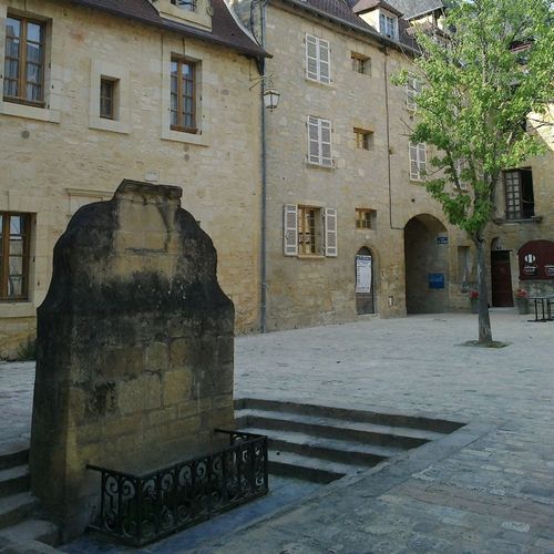 Cour des Fontaines