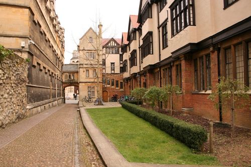 University College et Logic Lane