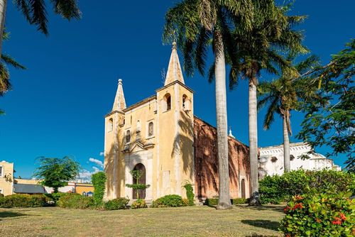 Parc et église de Santa Ana
