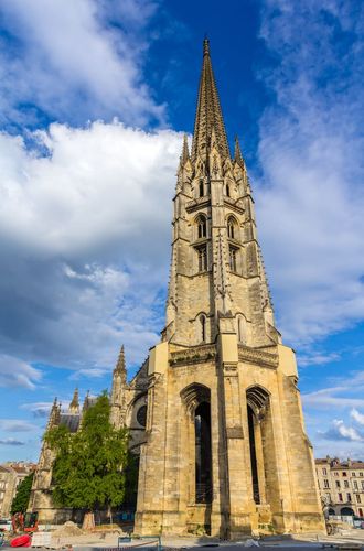 Basilique Saint-Michel et sa flèche