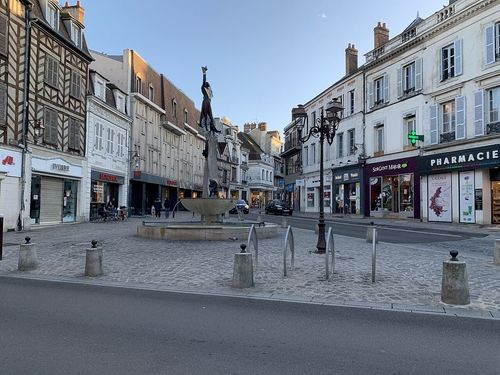 Place Charles Surugue