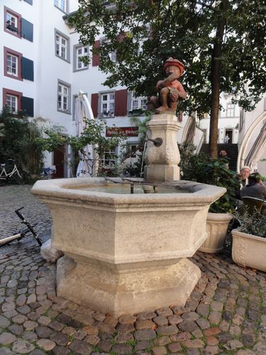 Andreasplatz y la Fuente del Mono