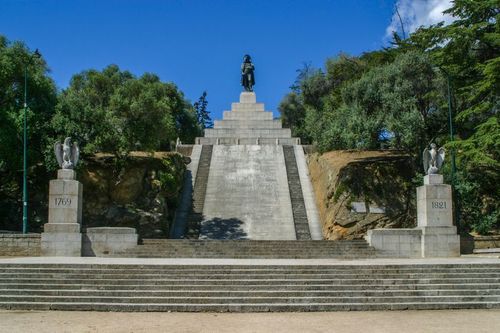 Place Austerlitz et Grotte Napoléon