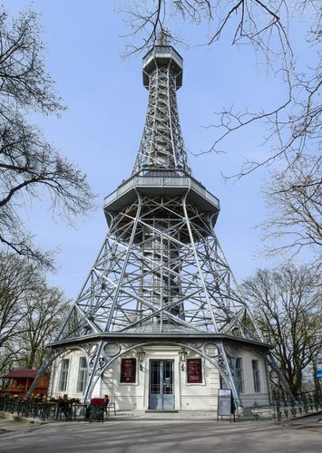 La tour Petřín