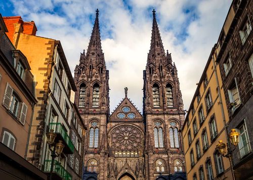 Vue sur les tours de la cathédrale