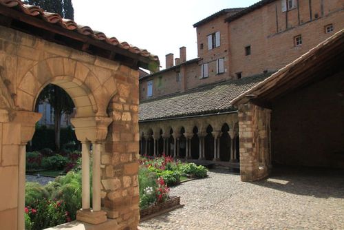 Cloître et jardins de la collégiale Saint-Salvi