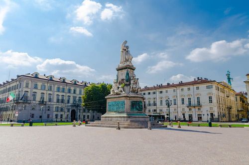 Monument à la gloire du comte de Cavour