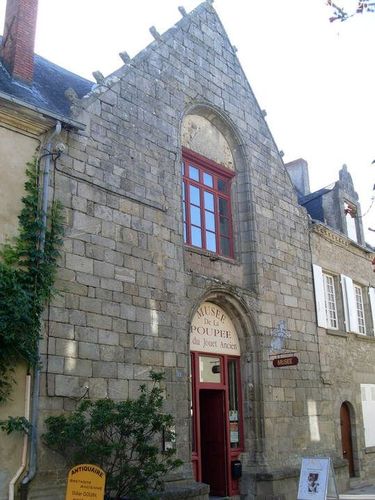 Musée de la Poupée et du Jouet Ancien