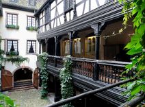 Musée alsacien: Alsatian museum
