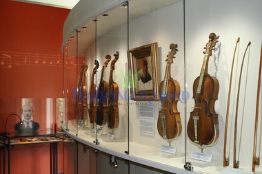 Hardingfeler på Hardanger folkemuseum, Utne