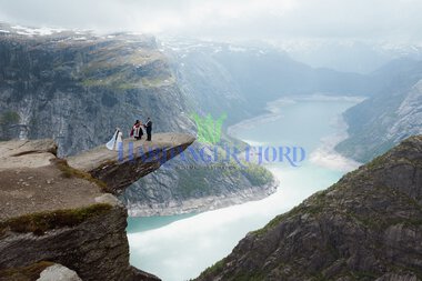Trolltunga wedding