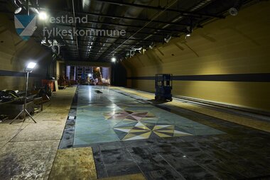 Kunst på Haukeland sjukehus holdeplass