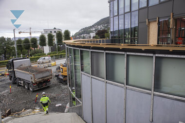Haukeland Sjukehus Haldeplass - Inngang Sør