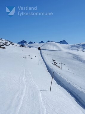 Brøyting av Sognefjellsvegen. 