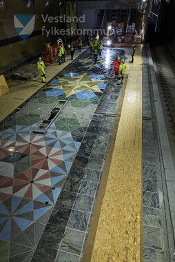 Kunst på Haukeland sjukehus holdeplass