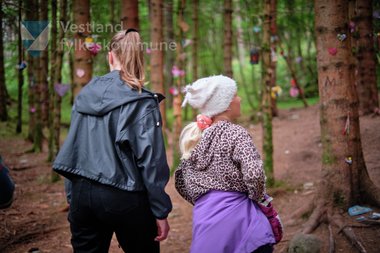 Trivselsskogen i Sandane, Gloppen